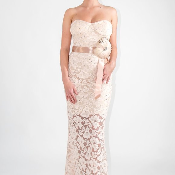City Triangles Strapless Nude Floral Lace Floral Feather Ball Gown Dress XS - Picture 1 of 8